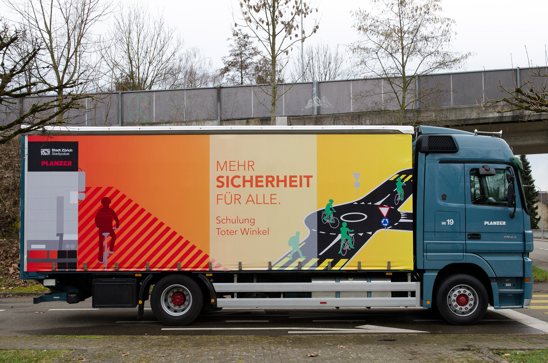 Planzer-LKW in Verkehrsschulanlage Aubrugg, ZH